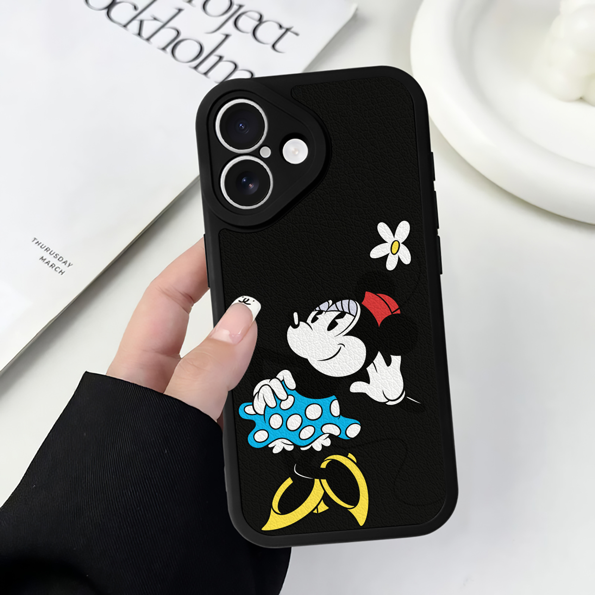 （画像用） ミッキーマウス Mickey Mouse 【iPhone 16シリーズ対応】シリコンスマホケース（レザー調） 材質：シリコン